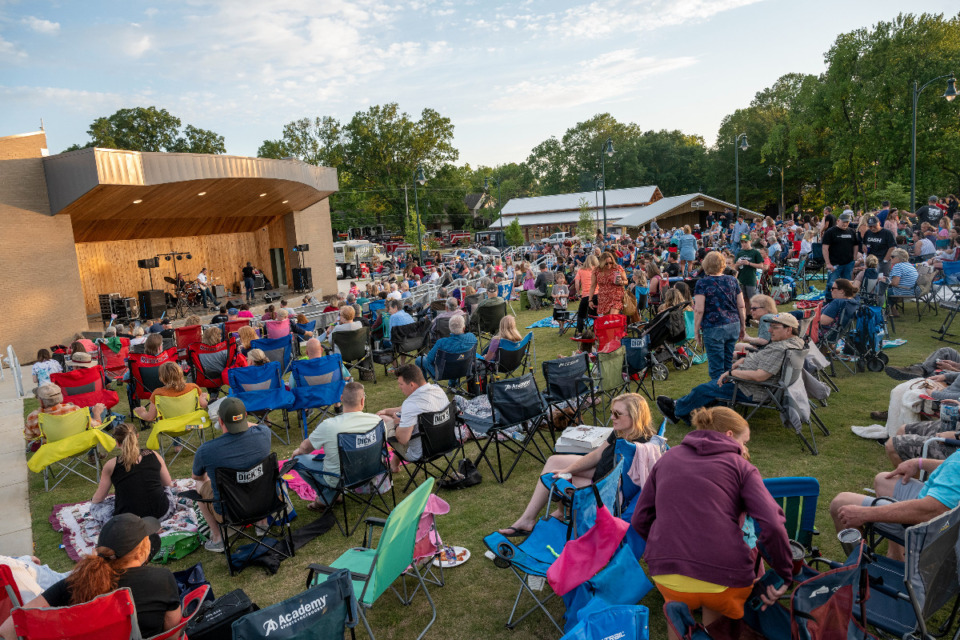 Arlington brings 'Music on the Square' back